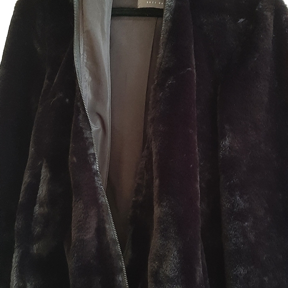 Black warm cropped jacket. - Picture 3 of 5